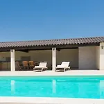 Bord De Avec Piscine Chauffee