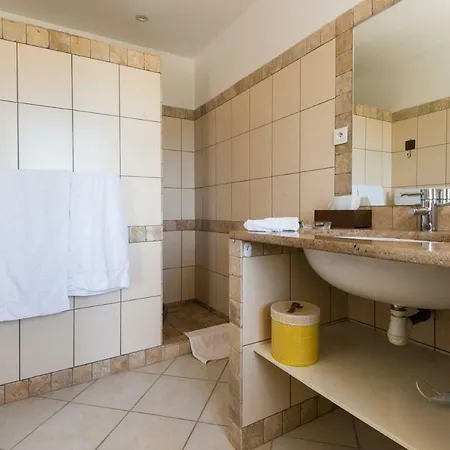 Villa Bord De Avec Piscine Chauffee Pianottoli-Caldarello (Corsica)