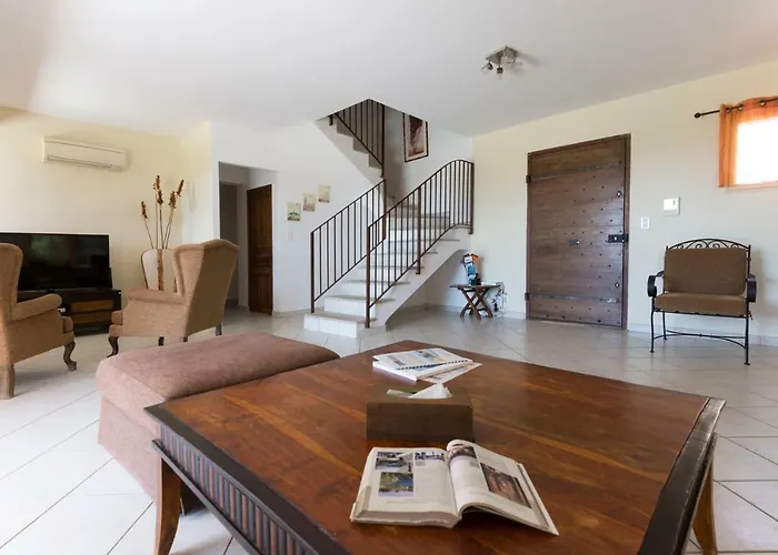 Bord De Avec Piscine Chauffee ヴィラ *