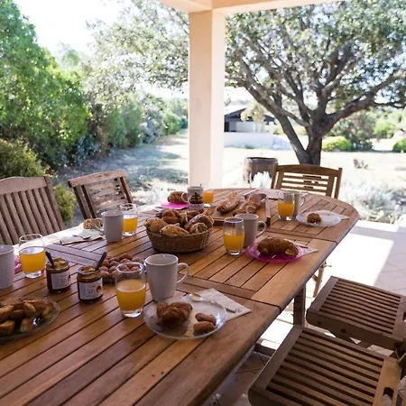 Villa Bord De Avec Piscine Chauffée *