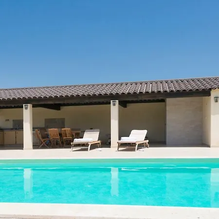 Bord De Avec Piscine Chauffée
