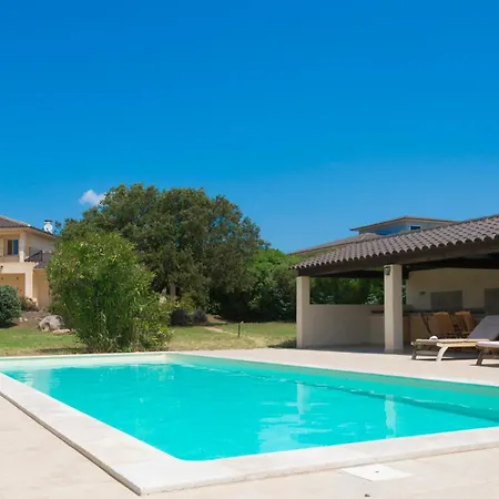 Villa Bord De Avec Piscine Chauffee *