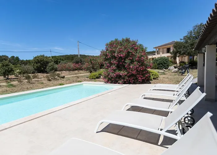 Villa Bord De Avec Piscine Chauffee *