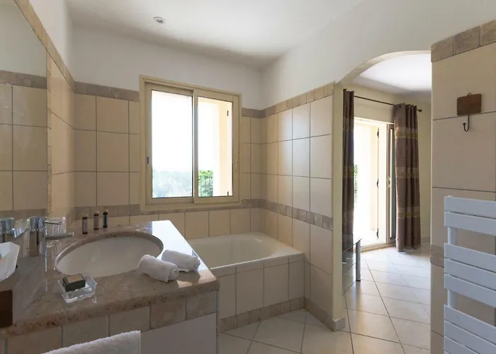 Villa Bord De Avec Piscine Chauffee Pianottoli-Caldarello (Corsica)