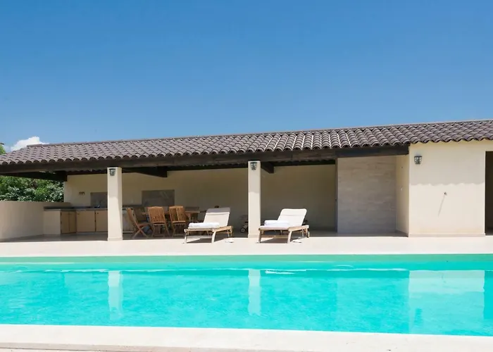 Bord De Avec Piscine Chauffee