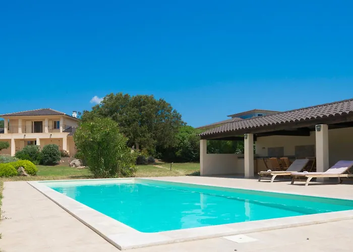Villa Bord De Avec Piscine Chauffee *